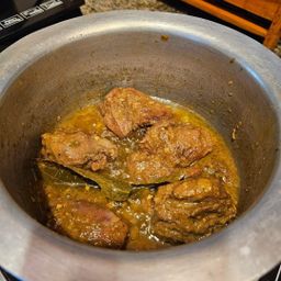 ပန်းခရေ Kitchen_ဆိတ်၊ အမဲ ဟင်းချက်အနှစ်ထုတ် (အိုးကြီးနှပ်)