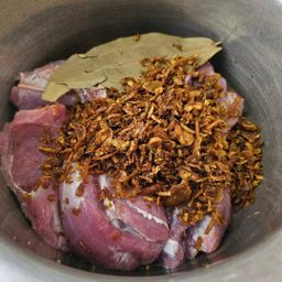 ပန်းခရေ Kitchen_ဆိတ်၊ အမဲ ဟင်းချက်အနှစ်ထုတ် (အိုးကြီးနှပ်)