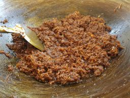 ပန်းခရေ Kitchen_ငပိရေကျိုငါးပိဘာလချောင်ကြော်