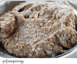 ပန်းခရေ Kitchen_ငပိရေကျိုငါးပိဘာလချောင်ကြော်