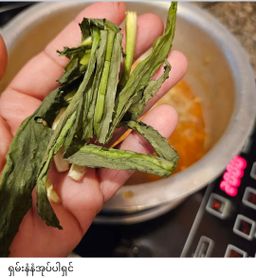 ပန်းခရေ Kitchen_ဂဏန်းမဆလာဟင်းချက်အနှစ်ထုတ်