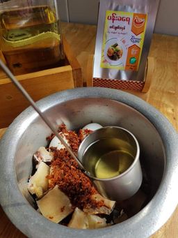 ပန်းခရေ Kitchen_ဘဲဥငါးခြောက် ဟင်းချက်အနှစ်ထုတ်