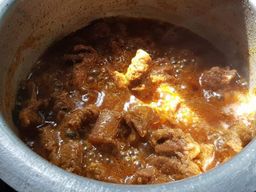 ပန်းခရေ Kitchen_ဆိတ်၊ အမဲ ဟင်းချက်အနှစ်ထုတ် (ဆီပြန်ချက်) 