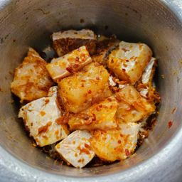 ပန်းခရေ Kitchen_ငါး ပုစွန် တောချက်ဟင်းအနှစ်ထုတ်