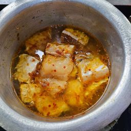 ပန်းခရေ Kitchen_ငါး ပုစွန် တောချက်ဟင်းအနှစ်ထုတ်