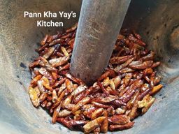 ပန်းခရေ Kitchen_ငရုတ်ကြော်ဆီမွှေး