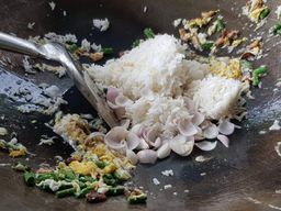 ပန်းခရေ Kitchen_ထမင်းကြော် မဆလာ 