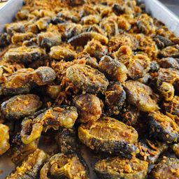 ပန်းခရေ Kitchen_ငါးခူငပိကောင်ကြော်