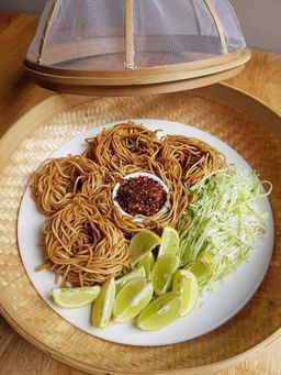 ပန်းခရေ Kitchen_ပန်းသေးခေါက်ဆွဲဟင်းချက်အနှစ်ထုတ်