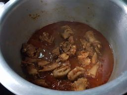 ပန်းခရေ Kitchen_ပန်းသေးခေါက်ဆွဲဟင်းချက်အနှစ်ထုတ်