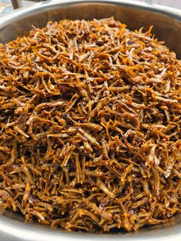 မယ်ပန်း_ငါးနီတူခြောက်ကြော်