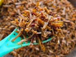 မယ်ပန်း_ငါးနီတူခြောက်ကြော်