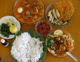 အကယ်ဒမီ_ငါးခူမုန့်ဟင်းခါးအနှစ်ထုတ်