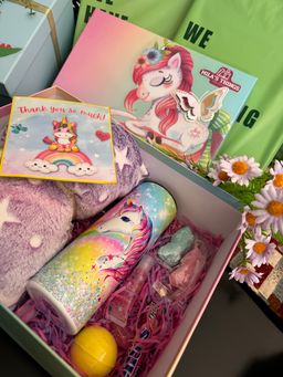 Surprise Gift Box - 🦄 Unicorn