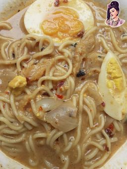 လုံမ_အသင့်စား ငါးဖယ်အုန်းနို့ခေါက်ဆွဲ အနှစ်ထုတ်