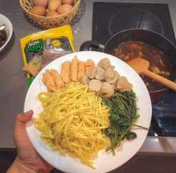 Easy Way_အသင့်ချက် ကြက်စင်းကောကော်ရည်