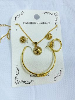 ENSEMBLE ENFANT PLAQUE OR 18K