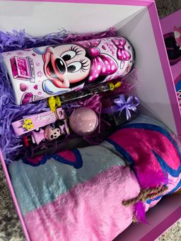 Surprise Gift Box - 🎀 Minnie Mouse