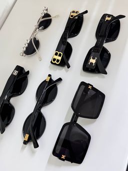 Kacamata hitam 𝘷2