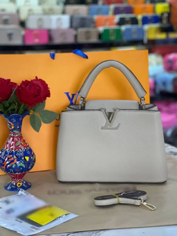 Louis Vuitton Capucines MM Bag