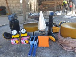 Assorted bee accessories