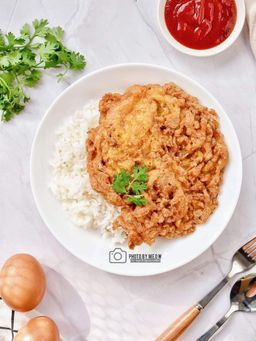 Fufu Omlet w/Rice ไข่เจียวฟูราดข้าว
