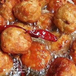 ရွှေညာသား_ဆင်ဖြူကျွန်း ဝက် / ကြက်အူတောင့် 