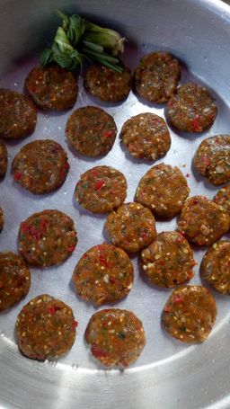 ရွှေညာသား_ဆင်ဖြူကျွန်း ဝက် / ကြက်အူတောင့် 