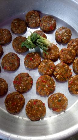 ရွှေညာသား_ဆင်ဖြူကျွန်း ဝက် / ကြက်အူတောင့် 