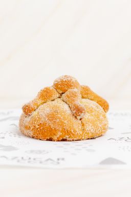 Pan de muerto relleno de chocolate 