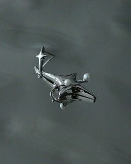 ᴋʀʏʟʟɴ’ꜱ ꜰᴀʟʟᴇɴ ᴀɴɢᴇʟ ꜱᴛᴜᴅ ᴇᴀʀʀɪɴɢ