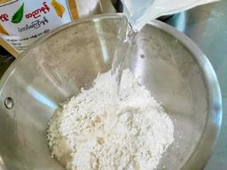 မုံရွာ အညာမုန့်_ပဲကတ်ကြော်