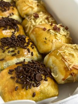 Bolen Mix (Pisang Choco Hazel & Smoked Beef Melted Cheese)