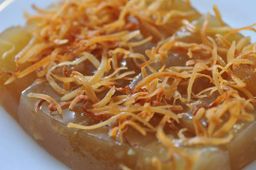 မြင့်မြင့်ခင်_ထိုးမုန့်