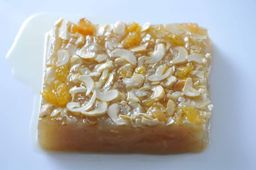 မြင့်မြင့်ခင်_ထိုးမုန့်