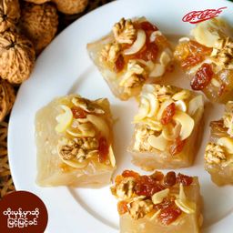 မြင့်မြင့်ခင်_ထိုးမုန့်