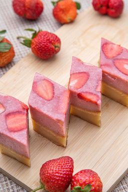 မြင့်မြင့်ခင်_စတော်ဘယ်ရီ ပူတင်း Series