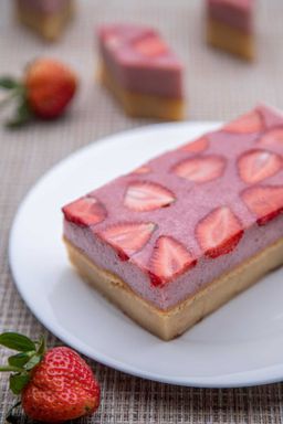 မြင့်မြင့်ခင်_စတော်ဘယ်ရီ ပူတင်း Series