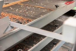 မြင့်မြင့်ခင်_မြေပဲဆီသန့်