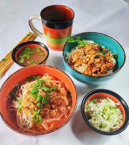 အဲမီး_ရှမ်းခေါက်ဆွဲ 