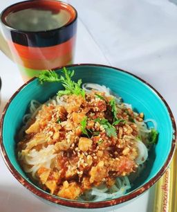 အဲမီး_ရှမ်းခေါက်ဆွဲ 