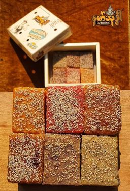 Ambrosia_နတ်သုဒ္ဓါ ဆနွင်းမကင်း 