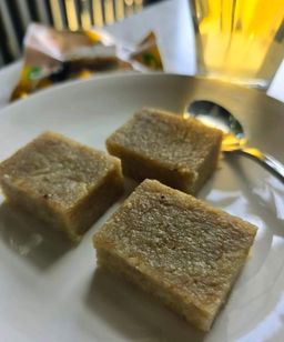 Ambrosia_နတ်သုဒ္ဓါ ဆနွင်းမကင်း 