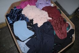 Shelf Pulls Unmanifested Popular Online Women’s Retailer Assorted Apparel Pallets 