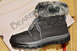 HE Department Store Shelf Pull Mostly Fall/Winter Women's Shoes 