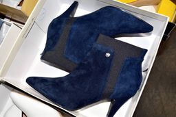 HE Department Store Shelf Pull Mostly Fall/Winter Women's Shoes 