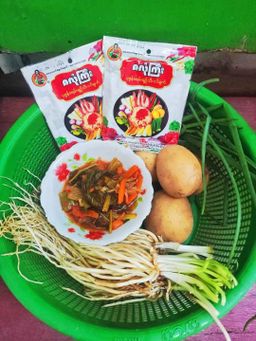 ဇလုံကြီး_ပုစွန်ခရမ်းချဥ်သီးငပိချက် 