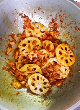 ဇလုံကြီး_ပုစွန်ခရမ်းချဥ်သီးငပိချက် 