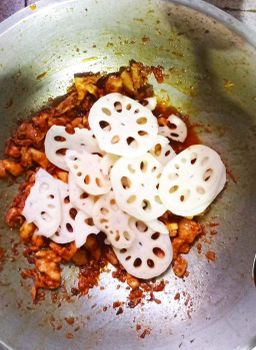 ဇလုံကြီး_ပုစွန်ခရမ်းချဥ်သီးငပိချက် 