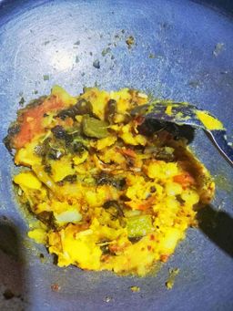 ဇလုံကြီး_ပုစွန်ခရမ်းချဥ်သီးငပိချက် 